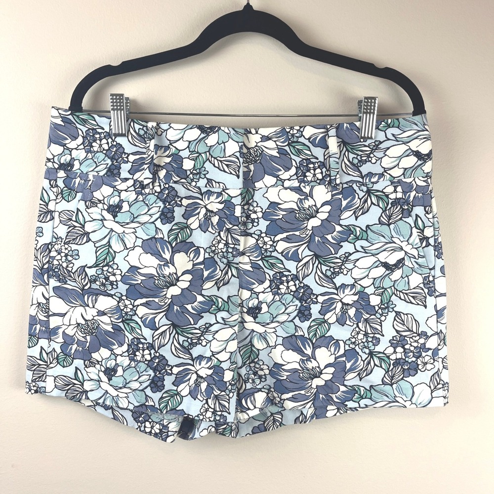 Ann Taylor Blue White Signature Floral Print Flat Front Shorts 10
